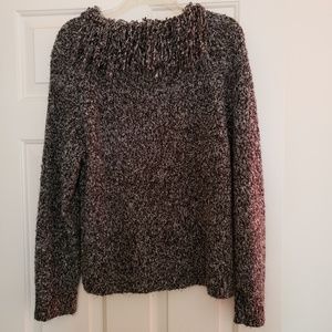 Sweater with fringed collar